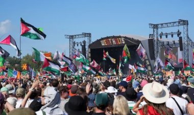İngiltere'de düzenlenen dünyaca ünlü Glastonbury Festivali'nde "İsrail ordusuna ölüm" sloganları atıldı
