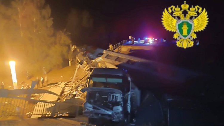 Rusya'da otoyol köprüsünün yolcu treninin üzerine çökmesi sonucu 7 kişi öldü, 66 kişi yaralandı