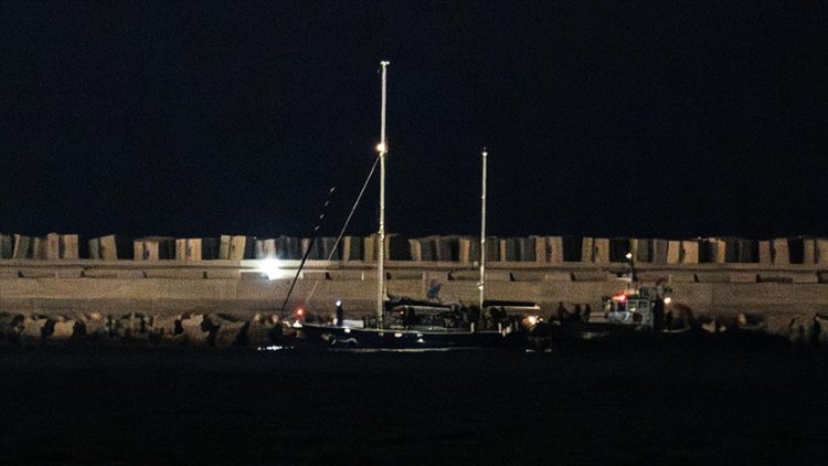 İşgalci İsrail'in alıkoyduğu Madleen yelkenlisi Usdud Limanı'na ulaştı