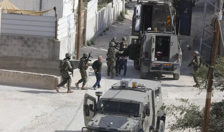 İşgalciler El-Halil’de 16 Filistinliyi alıkoydu, evleri tahrip etti