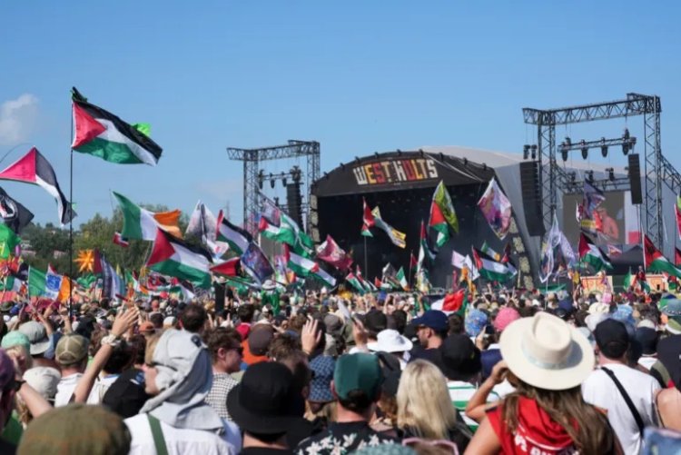 İngiltere'de düzenlenen dünyaca ünlü Glastonbury Festivali'nde "İsrail ordusuna ölüm" sloganları atıldı