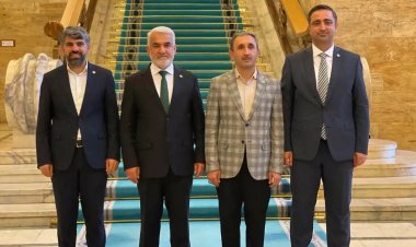 HÜDA PAR'dan Cuma namazı saatinde çalışanların izinli sayılması hakkında kanun teklifi