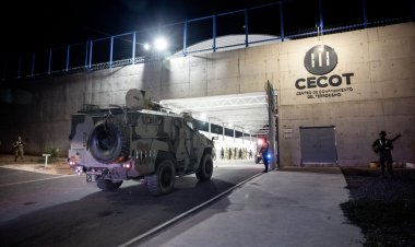 El Salvador'daki hapishaneye sınır dışı edilen göçmenler ABD kontrolünde