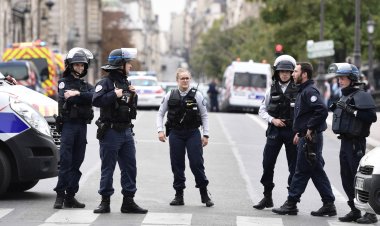 Fransa'da mali polis, aşırı sağcı Ulusal Birlik Partisinin merkezinde arama yapıyor