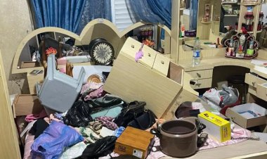 Yahudi askerler Filistinlilerin evlerini yağmalıyor, altın ve para çalıyor