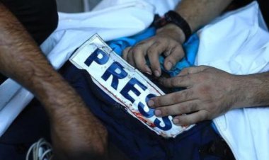 Katil İsrail Gazze'de bir gazeteciyi daha katletti