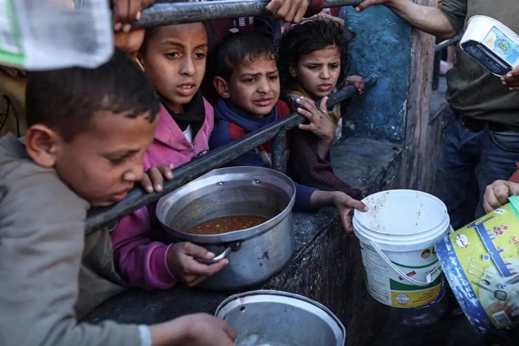 UNRWA: Gazzeliler açlıktan sokaklarda bayılıyor