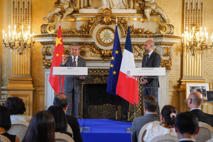 Çin’den Paris’te küresel mesaj: Büyük devletler krizler karşısında sorumluluk almalı