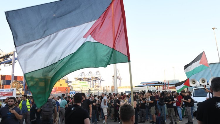 Yunanistan'da, İsrail'e askeri amaçla kullanılacak demir çelik götürecek gemiye karşı eylem