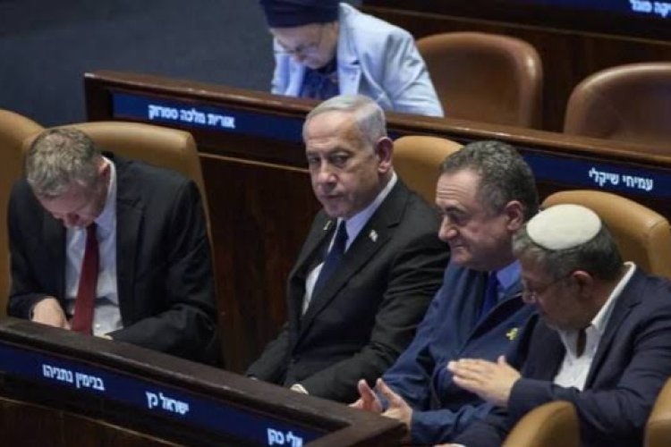 İsrail'de koalisyon ortağı Agudat Israel Partisi üyeleri de hükümetten istifa etti