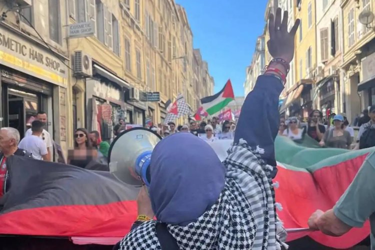 Marsilya'da on binlerce kişi Gazze için yürüdü: Soykırımı durdurun