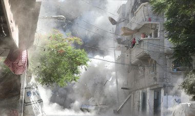 İşgalci İsrail, Gazze'de Han Yunus kentindeki Filistin Kızılayı karargahını bombaladı