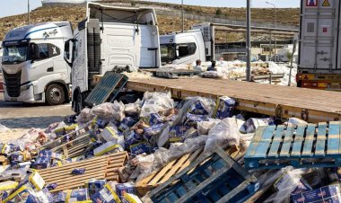 Gazze'ye giren yardım tırları 'toplumu bölmek ve direnci kırmak' amacıyla yağmalanıyor