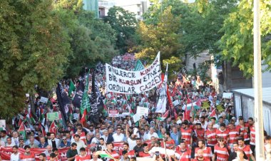 Gazze için Meclis'e on binler yürüyüşe geçti