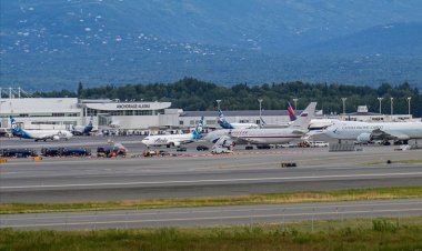 Rus heyeti, Putin ile Trump'ın görüşme yapacağı Alaska'ya ulaştı