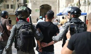 İşgalci İsrail Batı Şeria'da evleri talan ederek çok sayıda Filistinliyi esir aldı