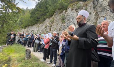 Bosna Hersek'teki savaşta 33 yıl önce kurşuna dizilen 224 sivil törenle anıldı
