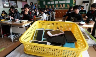 Güney Kore'de okullarda ders saatlerinde cep telefonu kullanımı yasaklandı