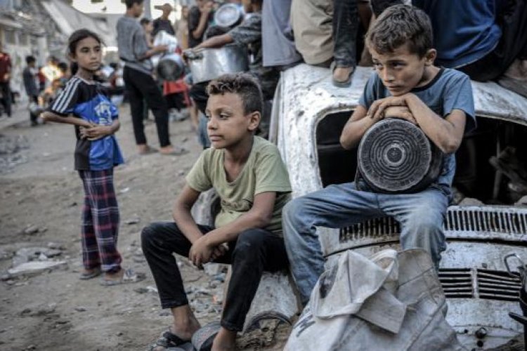 Gazze'deki hükümet: 10 günde girmesi gereken 6 bin yardım tırından sadece 853'ü giriş yapabildi