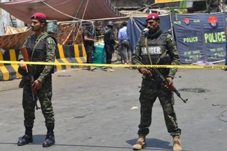 Pakistan'da güvenlik güçleri hedef alındı: 11 ölü