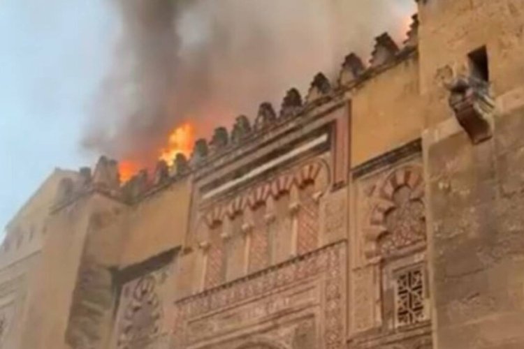 İspanya'da Kurtuba Cami-Katedrali'nde çıkan yangın söndürüldü
