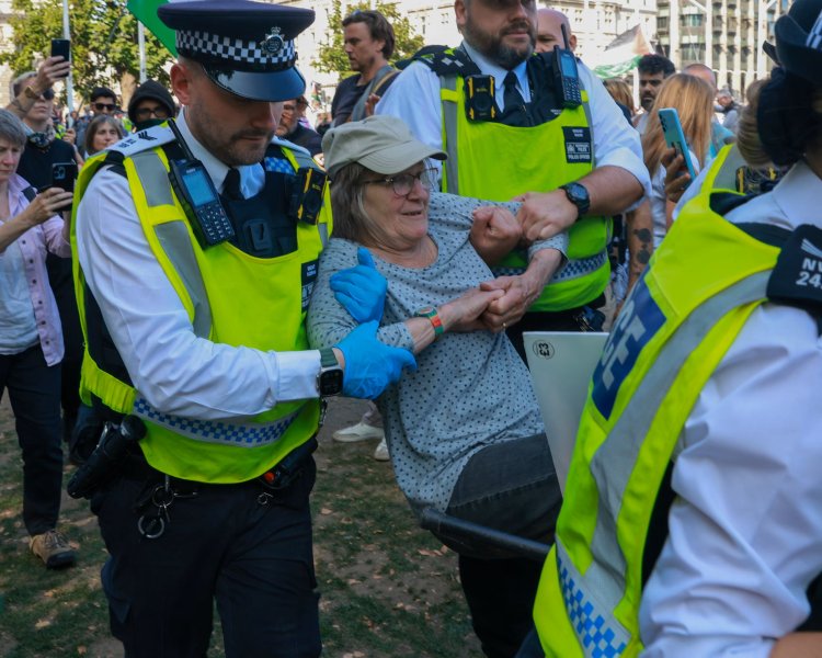 Londra’da Palestine Action yasağı protestosunda 365 gözaltı