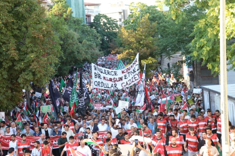 Gazze için Meclis'e on binler yürüyüşe geçti