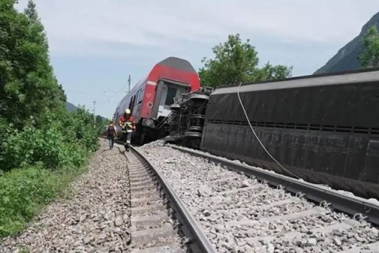 Danimarka'da trenin raydan çıkması sonucu çok sayıda yaralı olduğu belirtildi