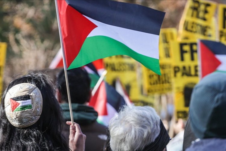 İtalya'da, Venedik Film Festivali açılışı öncesinde katil İsrail protesto edildi