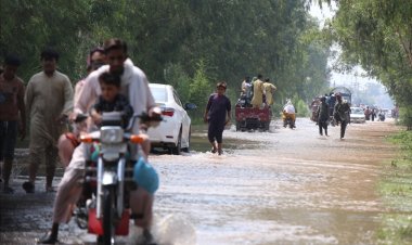 Pakistan'ın Pencap eyaletinde seller nedeniyle yaklaşık 300 bin kişi tahliye edildi