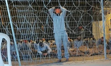 The Guardian: İsrail'in Gazze'de alıkoyduğu her dört kişiden üçü sivil