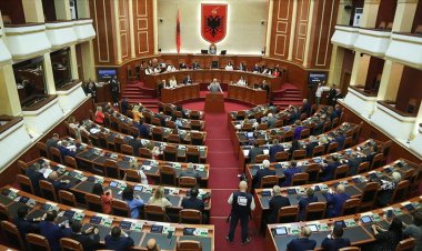 Arnavutluk'ta aralarında yapay zekadan oluşturulan Bakan Diella'nın da olduğu yeni kabine açıklandı