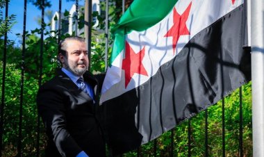 Suriye bayrağı, Washington’da göndere çekildi