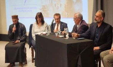 Buenos Aires’te “İslam Dünyası” kitabı tanıtıldı