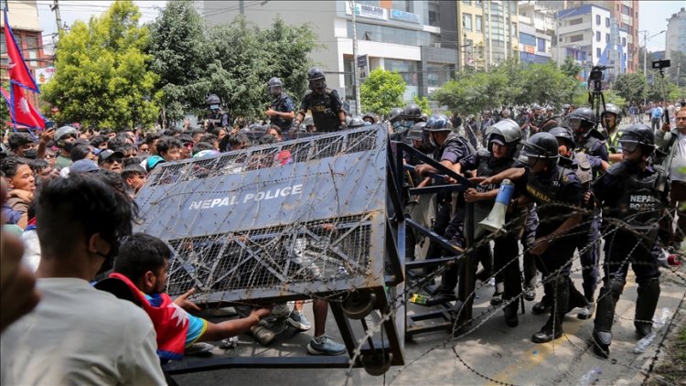 Nepal'de polisin hükümet karşıtı göstericilere ateş açması sonucu 14 kişi öldü