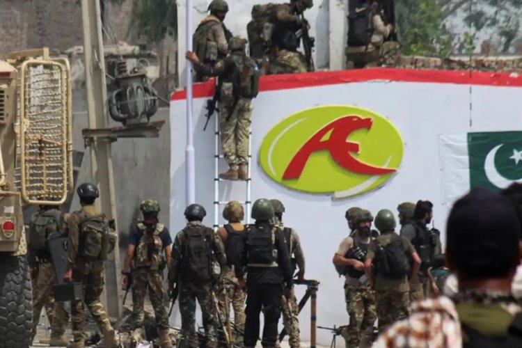 Pakistan'da silahlı çatışma: 7 asker öldü, 13 asker yaralı