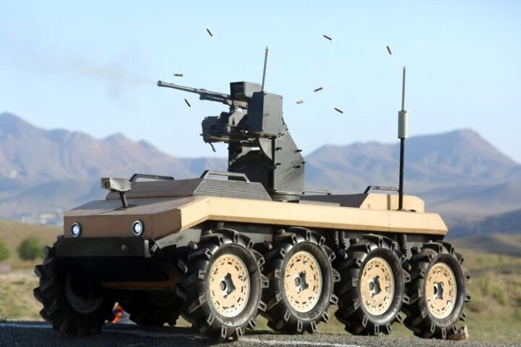 İran son model askeri robotunu tanıttı