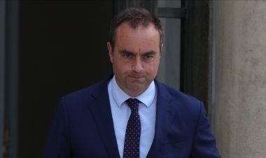 Fransa'da dün hükümeti kuran Başbakan Lecornu istifa etti