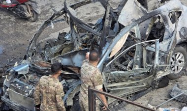 Katil İsrail'in Lübnan'da bir araca düzenlediği saldırıda 2 kişi hayatını kaybetti