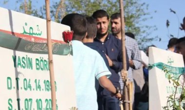 6-8 Ekim şehitleri şehadetlerinin sene-i devriyesinde kabirleri başında anıldı