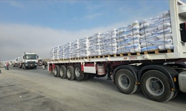 Gazze'de ateşkes sonrası bölgeye girmesi beklenen yardım tırlarıyla ilgili çelişkili haberler geliyor