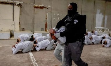 Yayınlanan video ve fotoğraflar Filistinli esirlere yapılan kötü muameleleri belgeledi