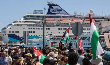 Yunan aktivistler İsrailli siyonist turistleri protesto etti