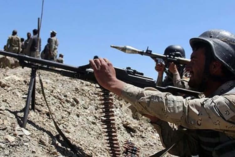 Pakistan-Afganistan sınırında güvenlik güçlerine saldırı, 11 ölü