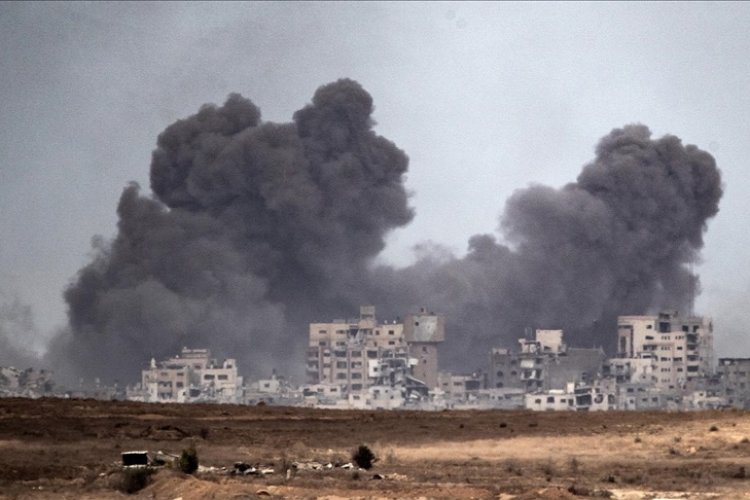 Katil İsrail Gazze’de yürürlüğe girmesi beklenen ateşkese rağmen saldırılarını sürdürdü