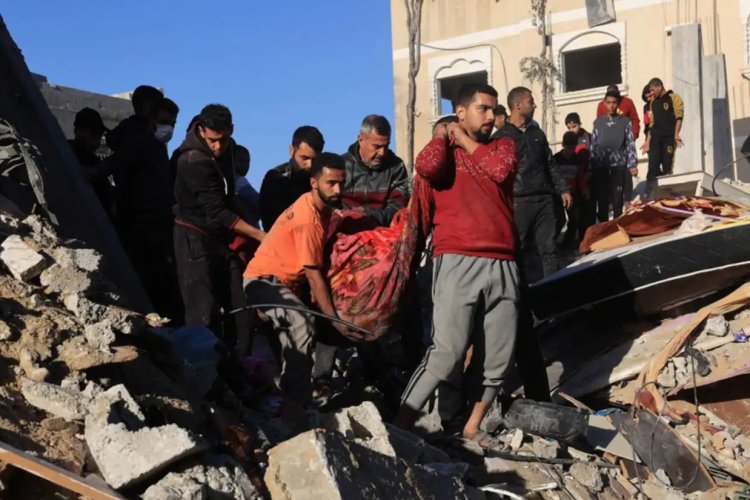 Gazze'de enkazlardan 60 şehidin daha naaşına ulaşıldı