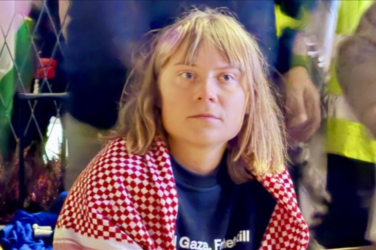 Aktivist Thunberg, İsveç basınına İsrail'de hakaret ve tekmelerle gördüğü kötü muameleyi anlattı