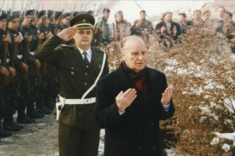 Bosna'nın bilge lideri İzetbegoviç'in fikirleri ve mücadelesi, vefatının 22. yılında yaşamaya devam ediyor