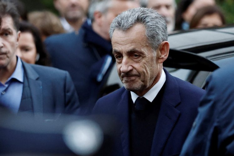 Eski Fransa Cumhurbaşkanı Nicolas Sarkozy hapse girdi