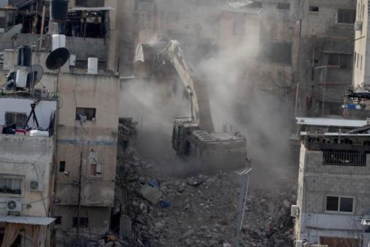 İşgalci İsrail, Batı Şeria’da yıkıma ve Filistinlileri yerinden etmeye devam ediyor